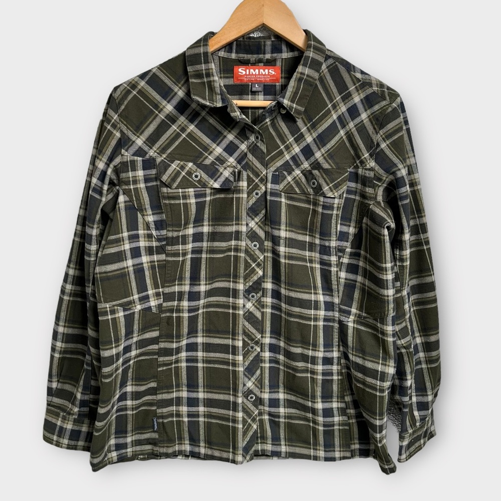 Simms Fishing Women's Primaloft Blend Flannel Button Down in Forest Green Large